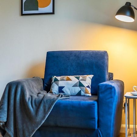 Grange Studio Apartment - Heathrow Staines-upon-Thames Exteriör bild