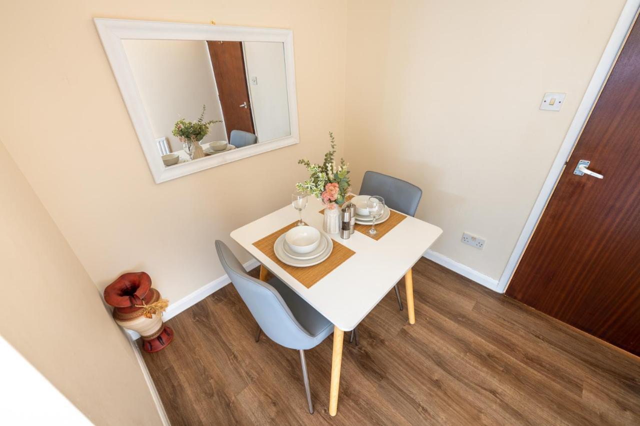 Grange Studio Apartment - Heathrow Staines-upon-Thames Exteriör bild