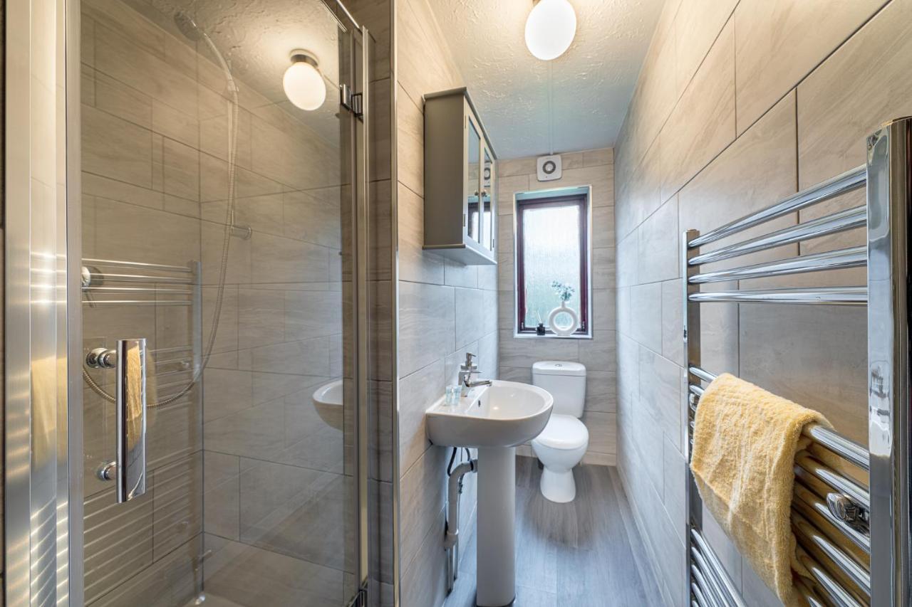 Grange Studio Apartment - Heathrow Staines-upon-Thames Exteriör bild