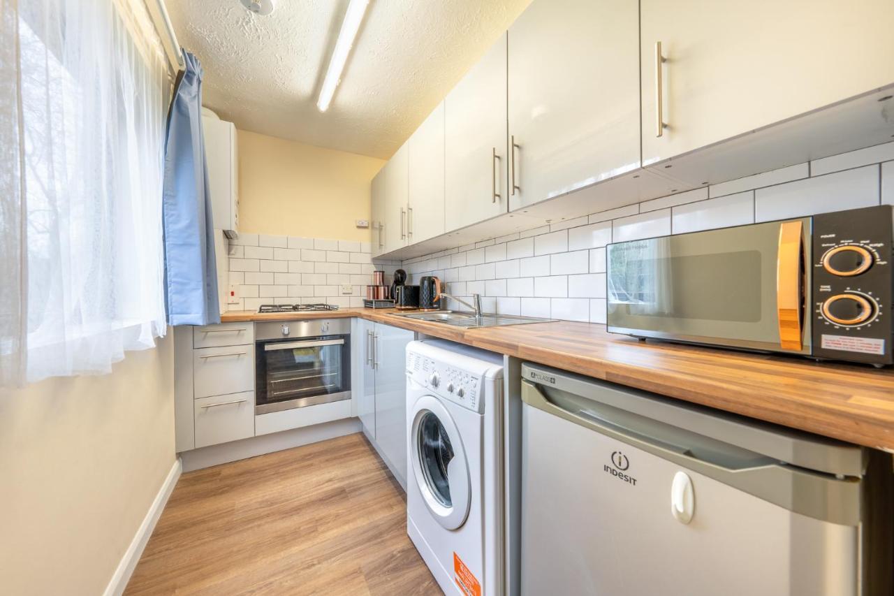 Grange Studio Apartment - Heathrow Staines-upon-Thames Exteriör bild