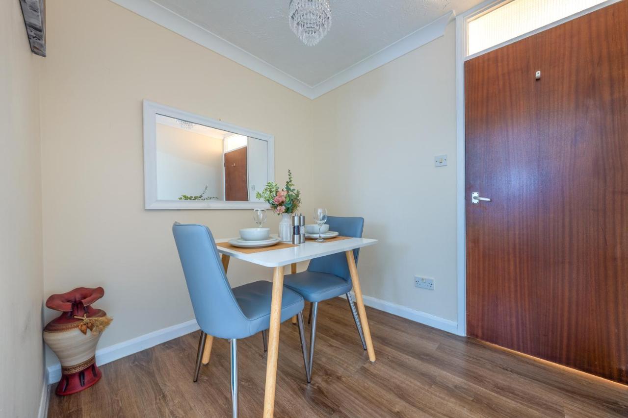 Grange Studio Apartment - Heathrow Staines-upon-Thames Exteriör bild