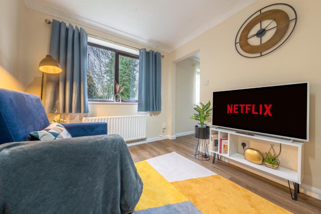 Grange Studio Apartment - Heathrow Staines-upon-Thames Exteriör bild