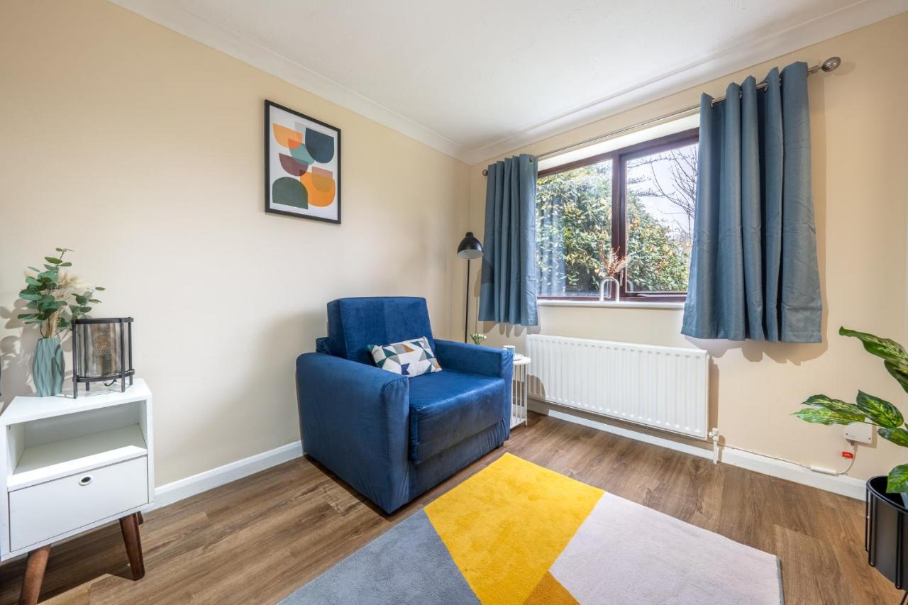 Grange Studio Apartment - Heathrow Staines-upon-Thames Exteriör bild