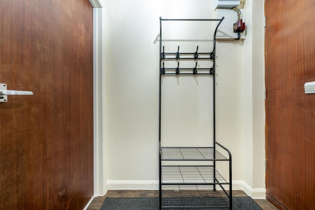 Grange Studio Apartment - Heathrow Staines-upon-Thames Exteriör bild
