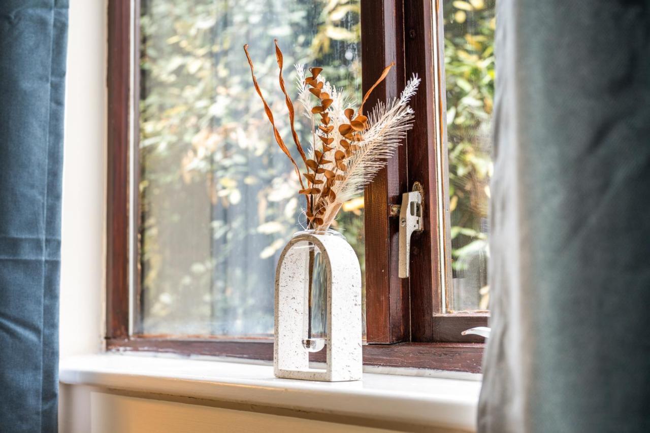 Grange Studio Apartment - Heathrow Staines-upon-Thames Exteriör bild