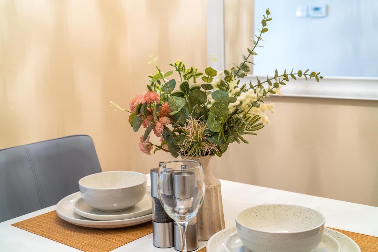 Grange Studio Apartment - Heathrow Staines-upon-Thames Exteriör bild