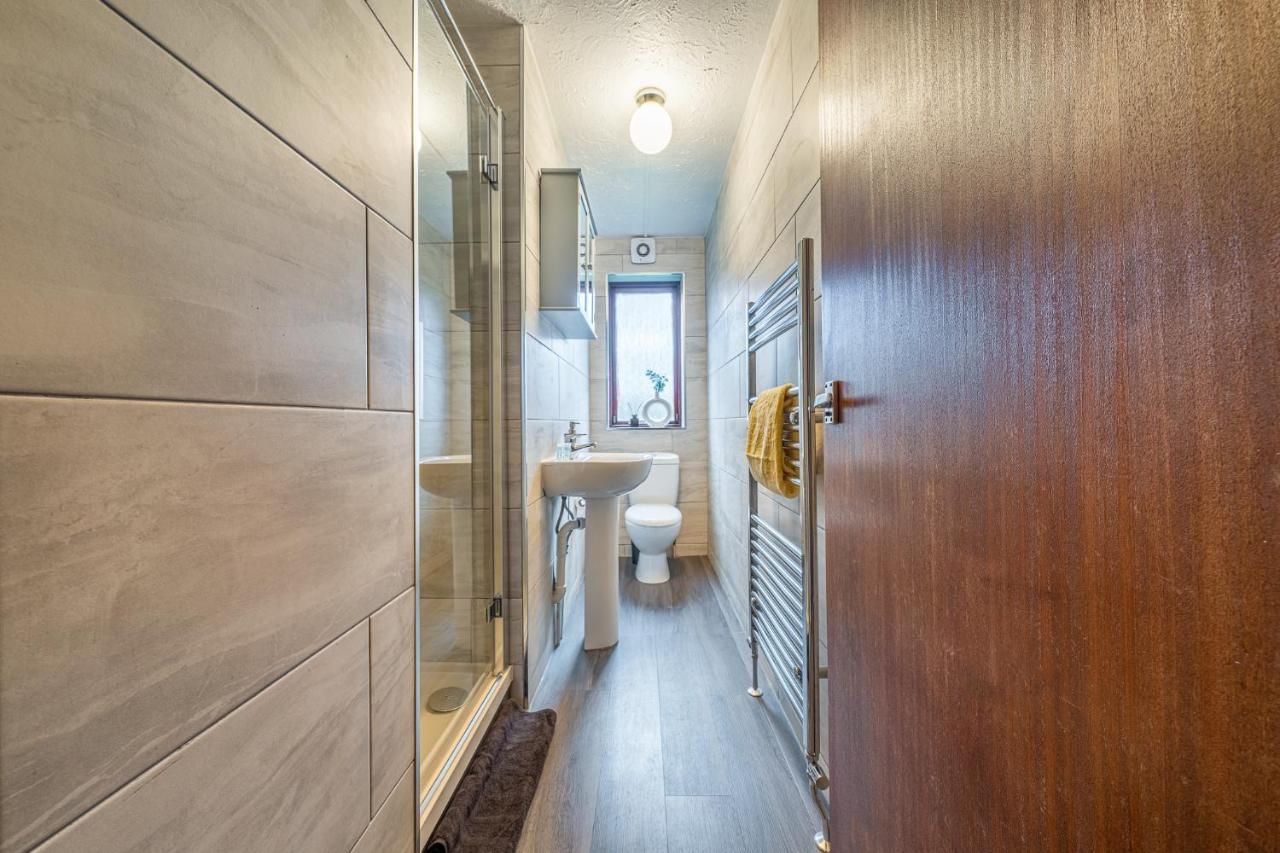 Grange Studio Apartment - Heathrow Staines-upon-Thames Exteriör bild